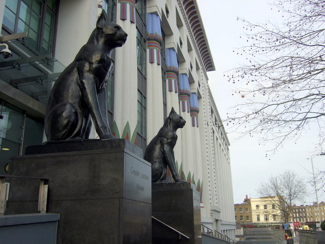 The_biggest_cats_in_London^_-_geograph.org.uk_-_670712